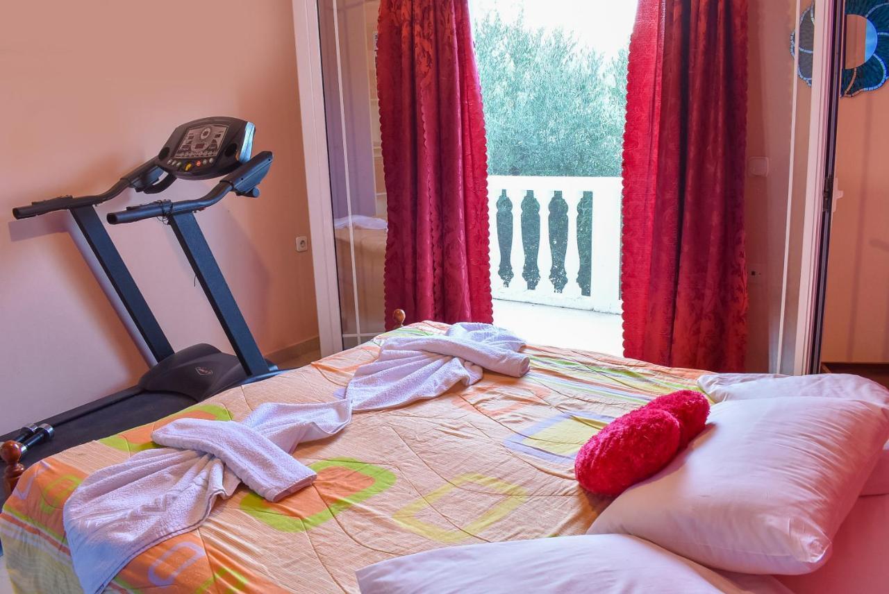 Vicky'S Village Private House Fiolitis Luaran gambar